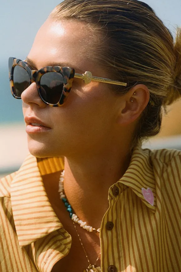 Marilyn with Solid Brown Lens